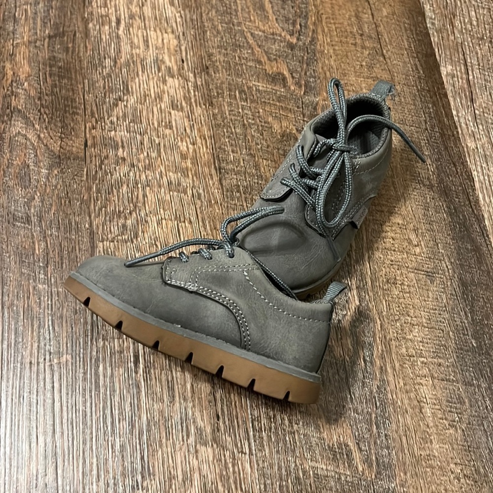 Toddler Size 5 OshKosh B’Gosh Gray Suede Shoes